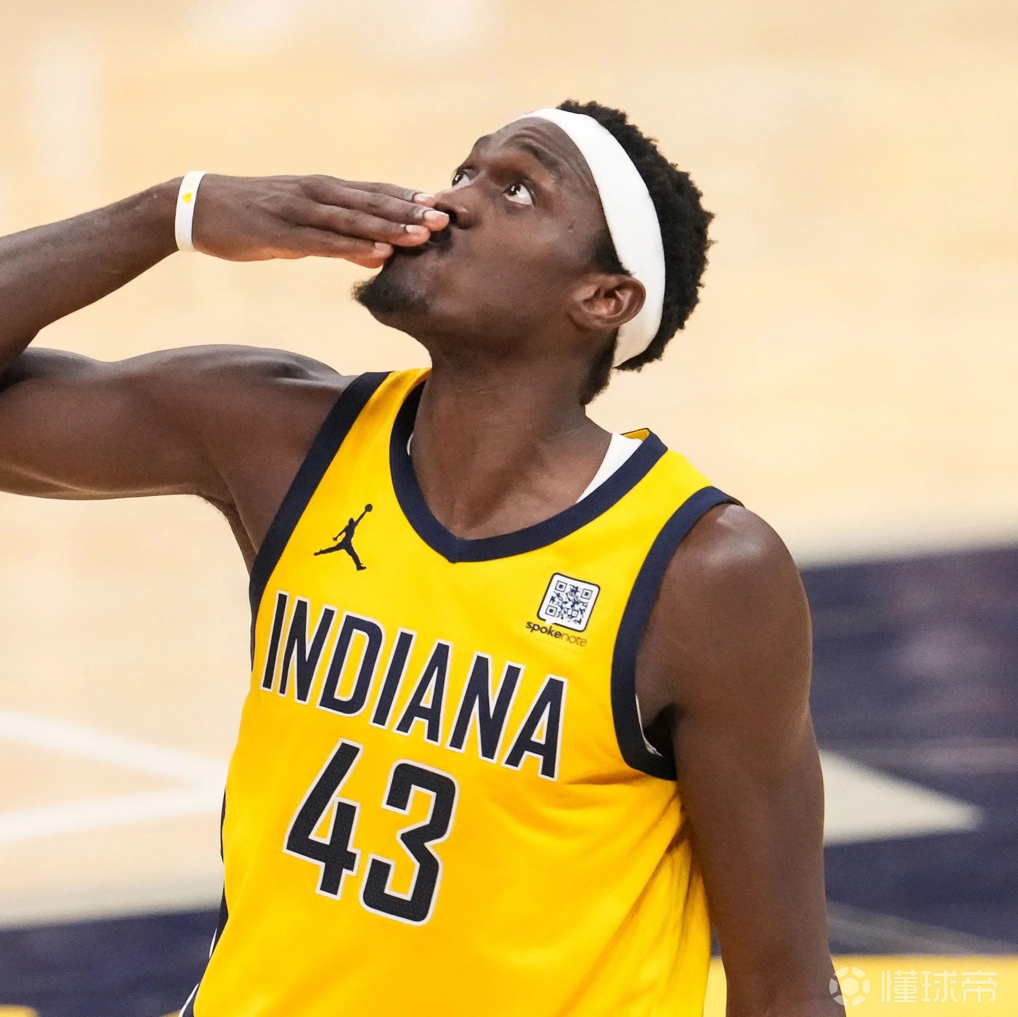 KAIYUN-包含西亚卡姆回归赛场，关键助攻首场状态亮眼，勇士观众沸腾！的词条